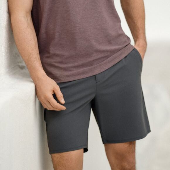 Vuori Fleet Shorts in Gray size M V386 - Picture 6 of 7